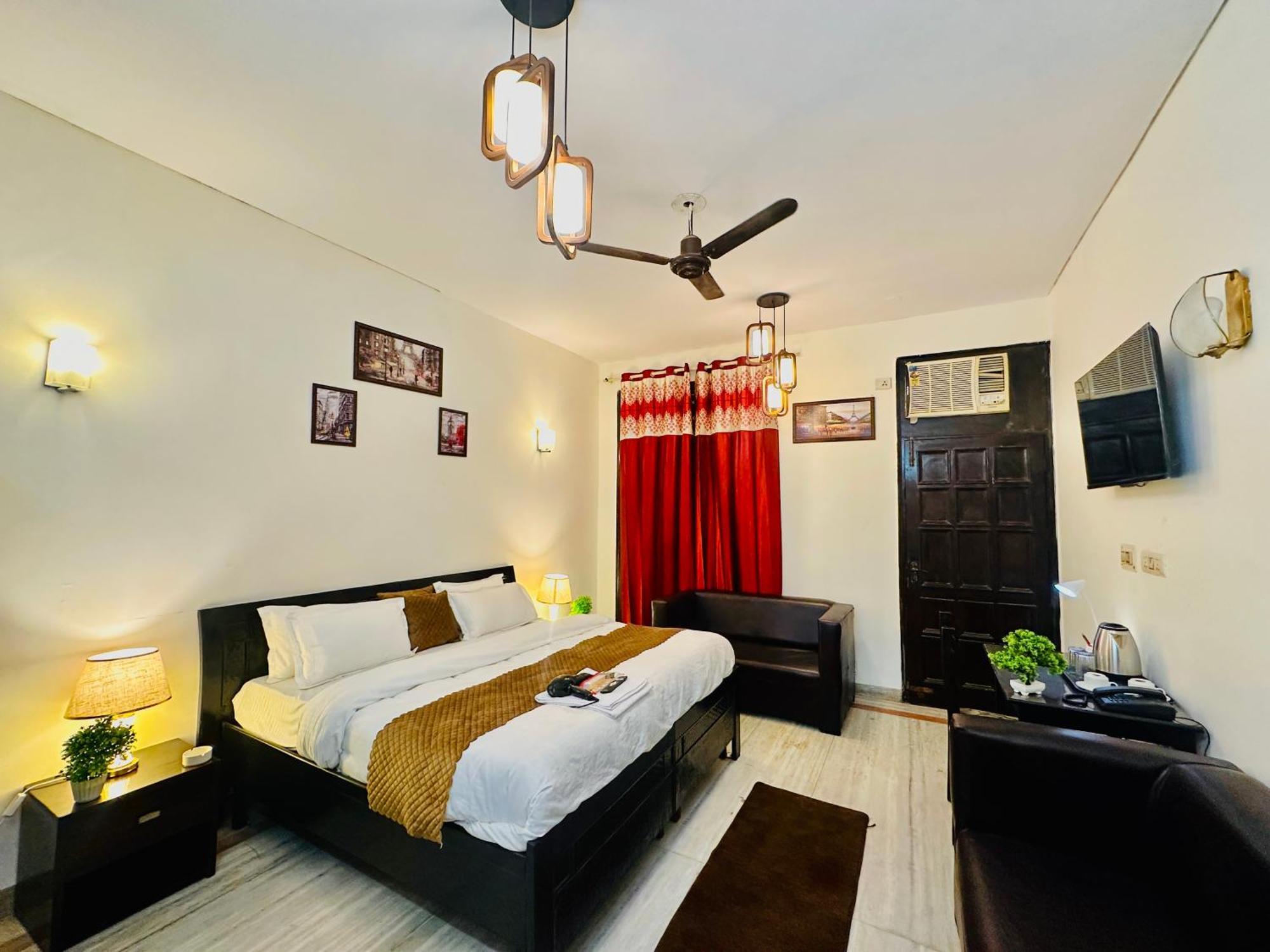 Hotel The White Scent-Near Noida Sector 18 Metro Exterior foto