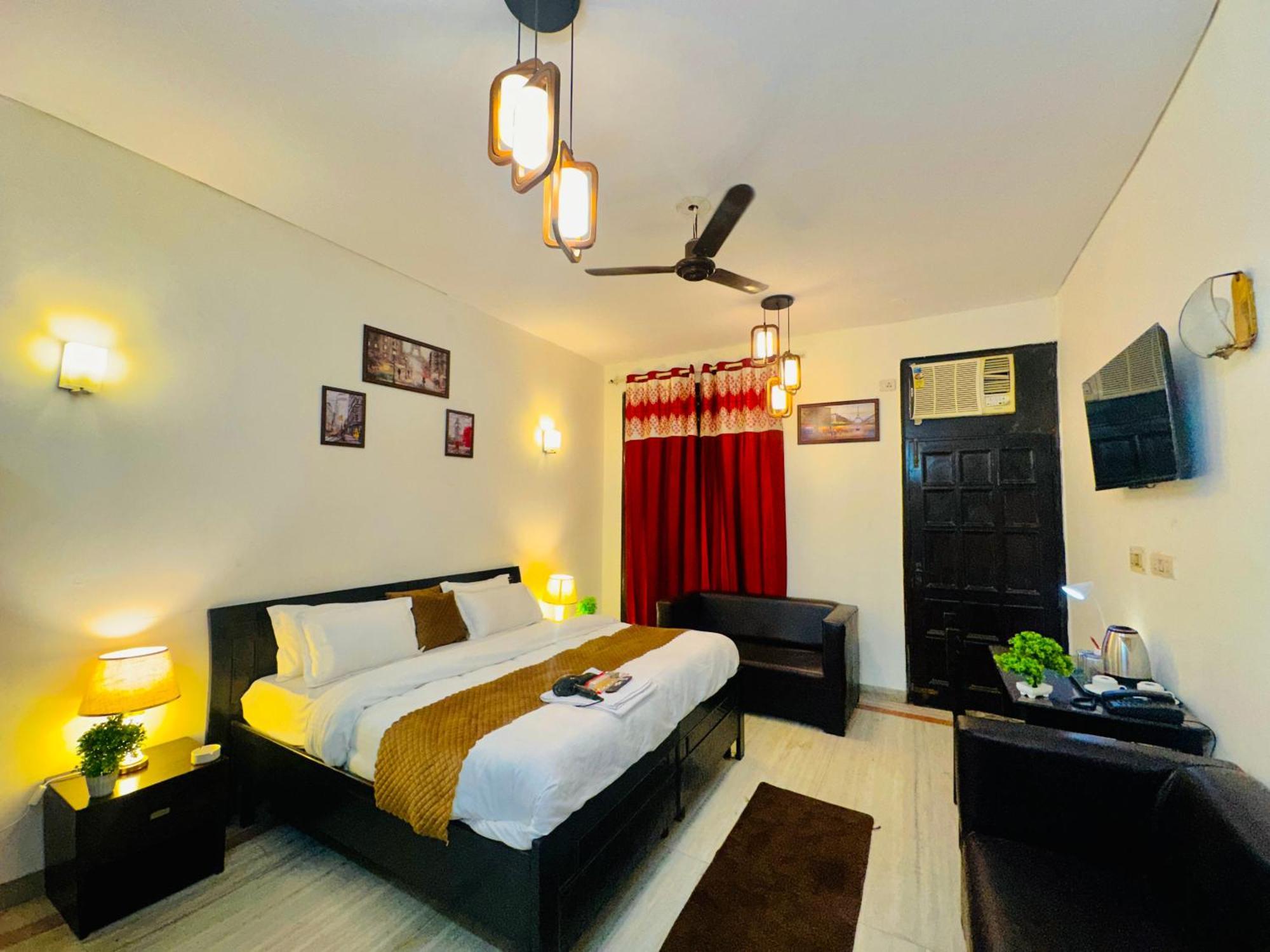Hotel The White Scent-Near Noida Sector 18 Metro Exterior foto